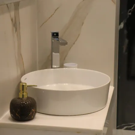 Lakeside Comfort - Self Check-in Апартаменты Тирана