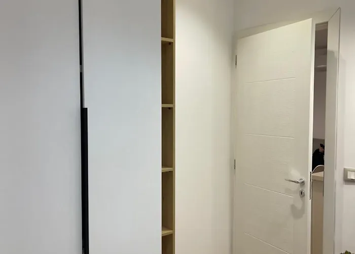 Lakeside Comfort - Self Check-in Apartment *